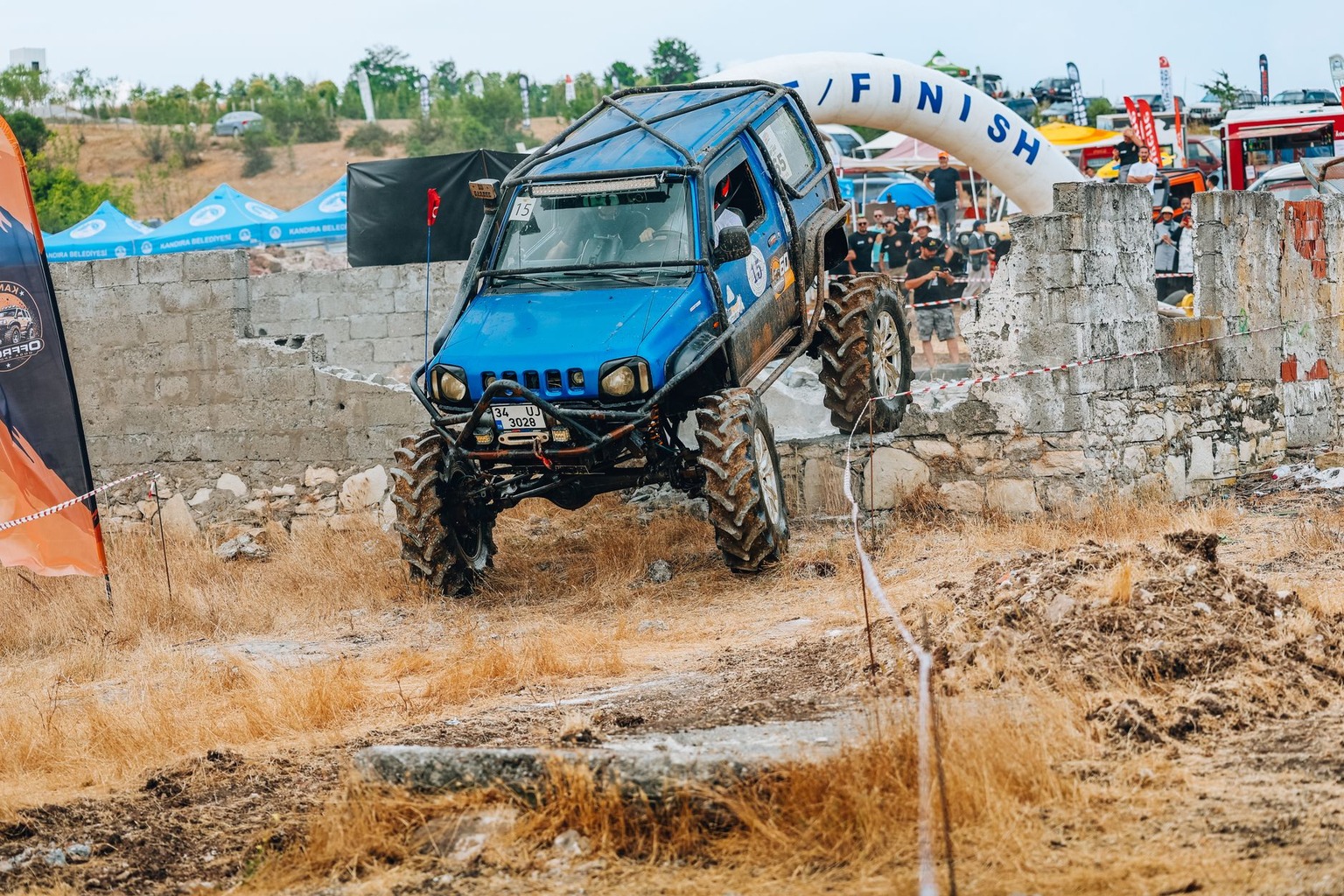 Camping Tips for Road Trippers with Off-Road Vehicles — Packing Strategy for Weight Distribution and Access Camping Tips for Road Trippers with Off-Road Vehicles — Packing Strategy for Weight Distribution and Access