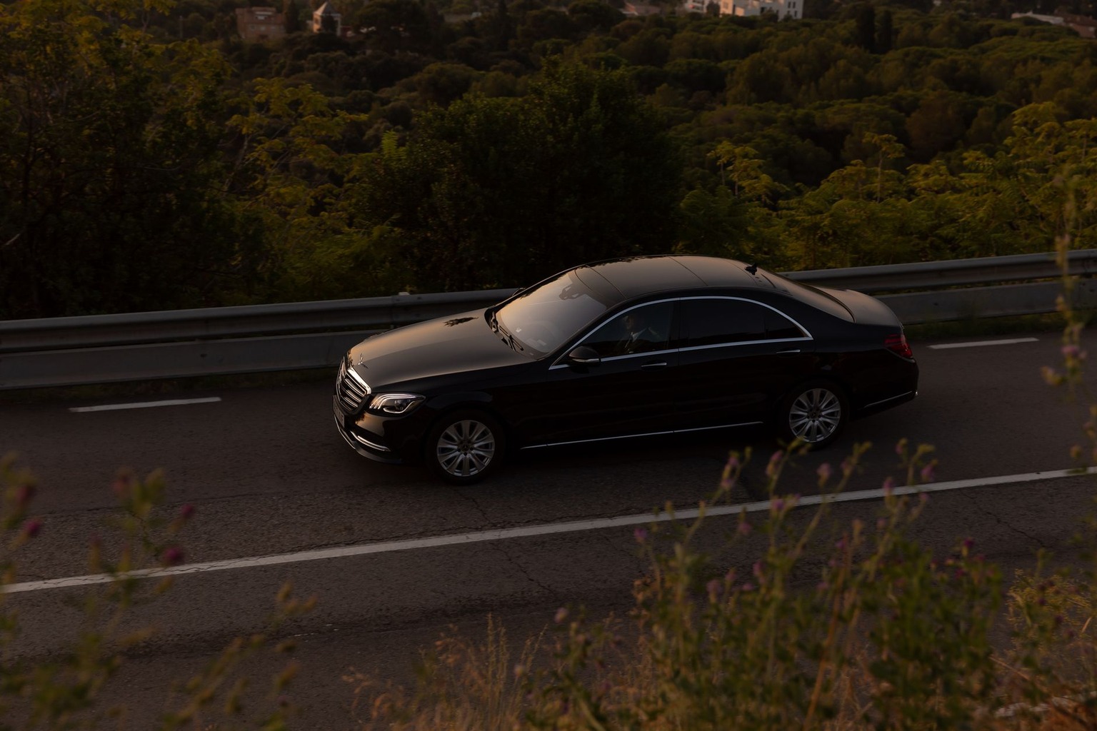 Drive Cars Safely on Wet Roads This Fall
