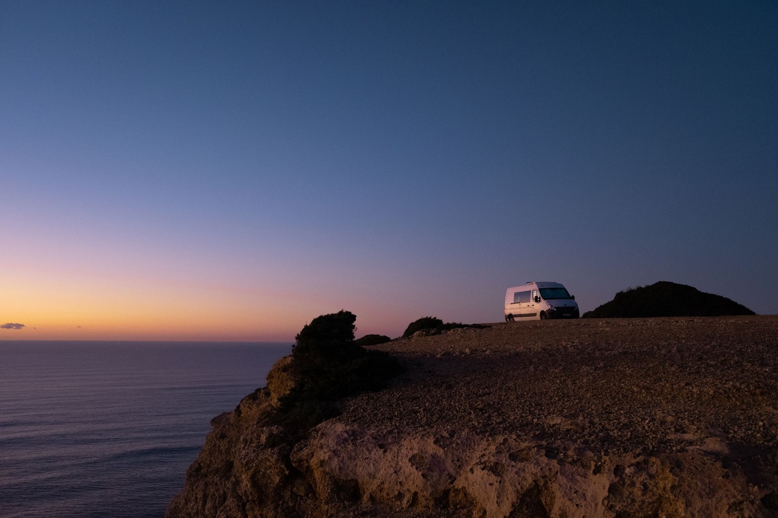 Overnight Parking Safety Tips for Car Campers and Travelers — Avoid Common Mistakes That Compromise Safety Overnight Parking Safety Tips for Car Campers and Travelers — Avoid Common Mistakes That Compromise Safety